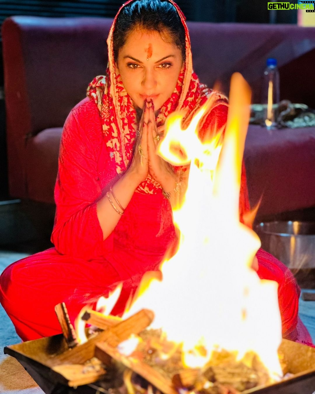 Isha Koppikar Instagram - जय श्री राम 🙏🏼