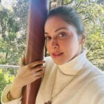 Isha Koppikar Instagram - Sweater weather and cozy vibes – embracing the beauty of Indian winters.❄️ #Winters #sunnyday #incredibleindia #ilovemyindia