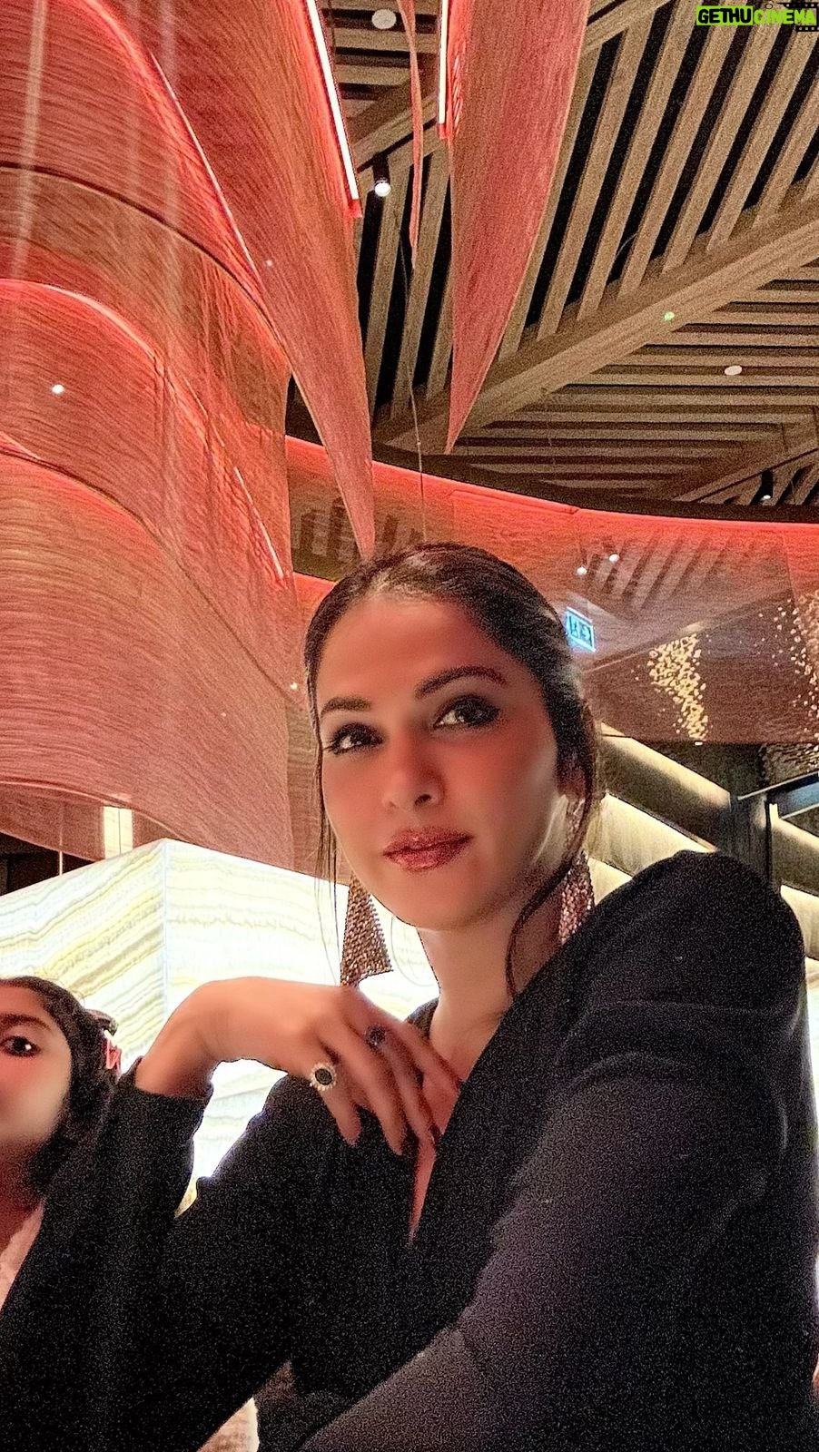 Isha Koppikar Instagram - Bidding farewell to 2023 - a rollercoaster of highs, lows, and a lot of in-betweens! š¢ Grinning at the wild ride, laughing at the plot twists, and gearing up for the next adventure in 2024. Let the good times roll! šš #YearlyRollercoaster #BringOnTheFun