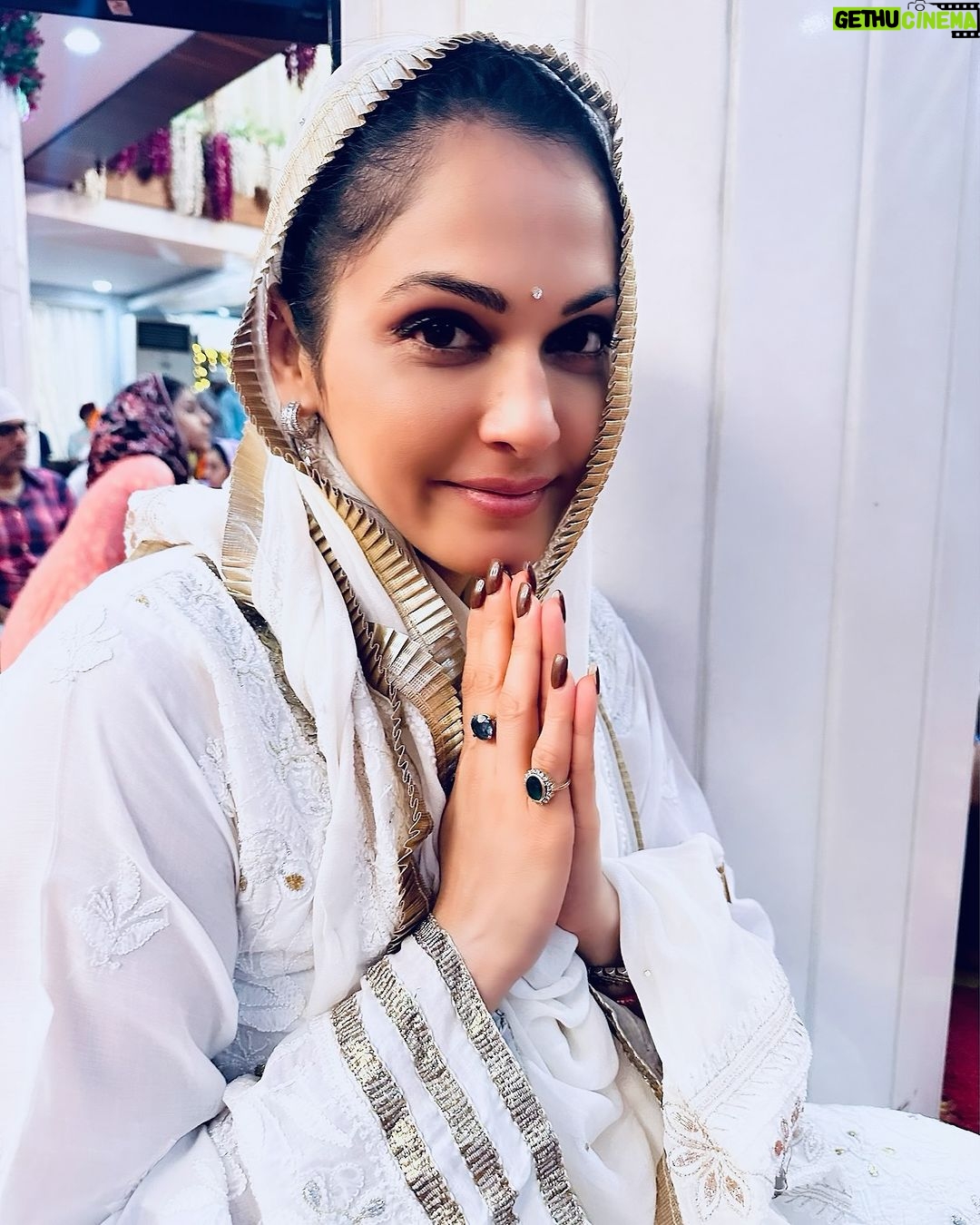 Isha Koppikar Instagram - Happy Guru Purab 🙏🏼