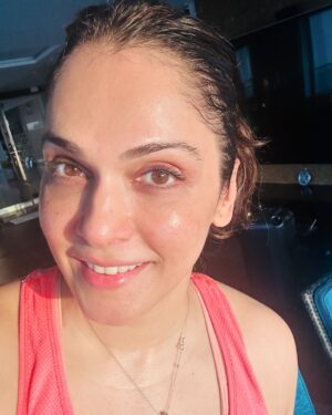Isha Koppikar Instagram - Post workout morning glow! No make up, just wake up and workout 😊

#nofilter #nomakeup #raw #postworkout #workoutglow
