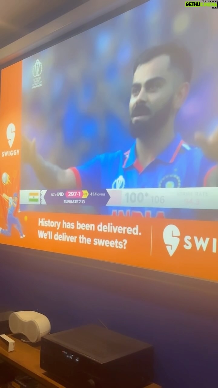 Isha Koppikar Instagram - Congratulations to #CricketDaKingKohliaa ๐๐ฎ๐ณ @virat.kohli has created history! ๐ฅ #viratkohli #india #semifinals #newzealand #sachintendulkar #cricket #worldcup #worldcup2023 #breakingrecords #creatinghistory #indiaindia #icc #chiku #cricketinglegend #legend #goat #kingkohli #kohli