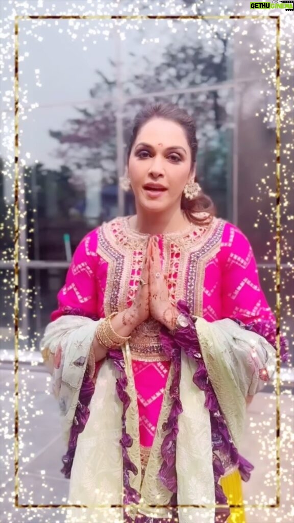 Isha Koppikar Instagram - On this Diwali, may your heart be filled with the music of laughter, the warmth of love, and the brightness of hope. Happy Diwali! 🪔 #happydiwali #diwaliwishes #festivaloflights