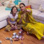 Isha Koppikar Instagram - Happy Dhanteras 💰 May Godess Laxmi bless everyone with health, wealth and happiness! 😊✨ #happydhanteras #happydiwali #diwali #rituals #festival