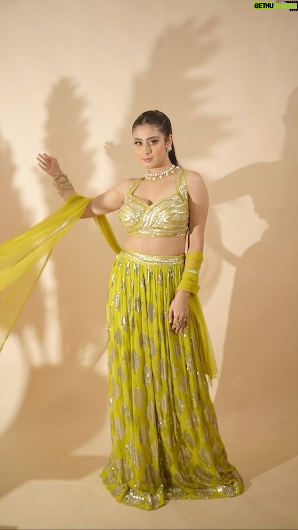 Isha Malviya Instagram - Can you escape from her beauty? π #teamishamalviya Video edited by: @ashmaneditors Shot by: @filmakershally Makeup: @makeupbypanamkaur Hair: @shabana_sheikh_11 Outfit: @aliyanabymeenabazaar Jewels: @the_kizals @manimuktaajewels Styled by: @khwaish_mehta @isshhhbykhwaish Studio: @summerhousestudio_ Team: @insyncdigitals @colorstv @officialjiocinema #biggboss17 #bb17 #colorstv #jiocinema #endemolshine #ishamalviya