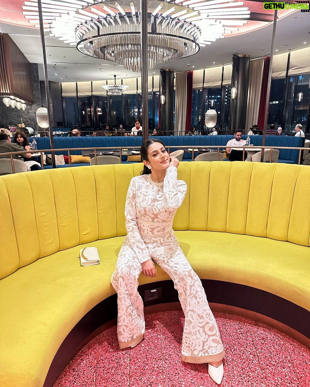 Isha Malviya Instagram - 🌎🙏🏻❤️ . #familynight #ishamalviya #majorthrowback #grateful . Thankyou for the lovely hospitality and generosity. @gomamumbai 📍 Radisson Mumbai Goregaon