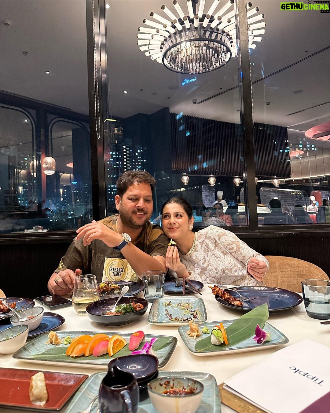 Isha Malviya Instagram - 🌎🙏🏻❤️ . #familynight #ishamalviya #majorthrowback #grateful . Thankyou for the lovely hospitality and generosity. @gomamumbai 📍 Radisson Mumbai Goregaon