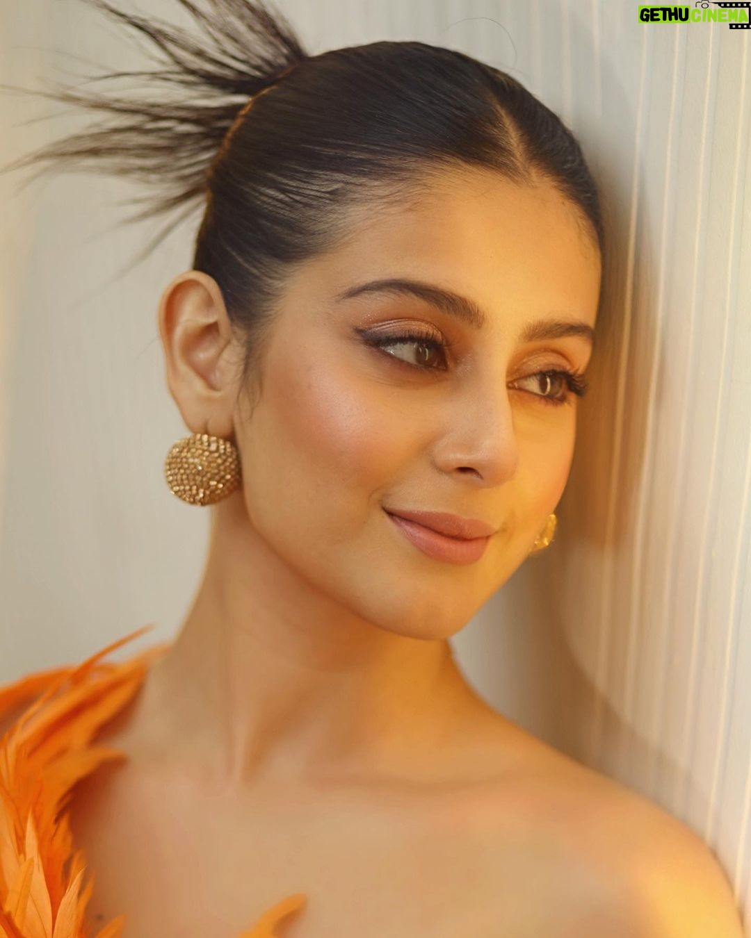 Isha Malviya Instagram - Orange - Bright, Bold and Beautifulš§” . #ishamalviya #ishafam #orange #bb17 . Shot by: @lsd.photography.official Location: @allsaintsofficial_ Makeup: @manishsharma96 Hair: @hairbykhushimehta Team: @insyncdigitals