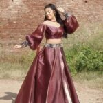Isha Malviya Instagram - If I have to, I can do anything, I am strong, I am invincible. 💜 #teamishamalviya Shot by: @deepikasdeepclicks Makeup: @tamannaaaa_artistry Hair: @shabana_sheikh_11 Outfit: @aliyanabymeenabazaar Jewels: @the_kizals Team: @insyncdigitals @colorstv @officialjiocinema #biggboss17 #bb17 #colorstv #jiocinema #endemolshine #ishamalviya