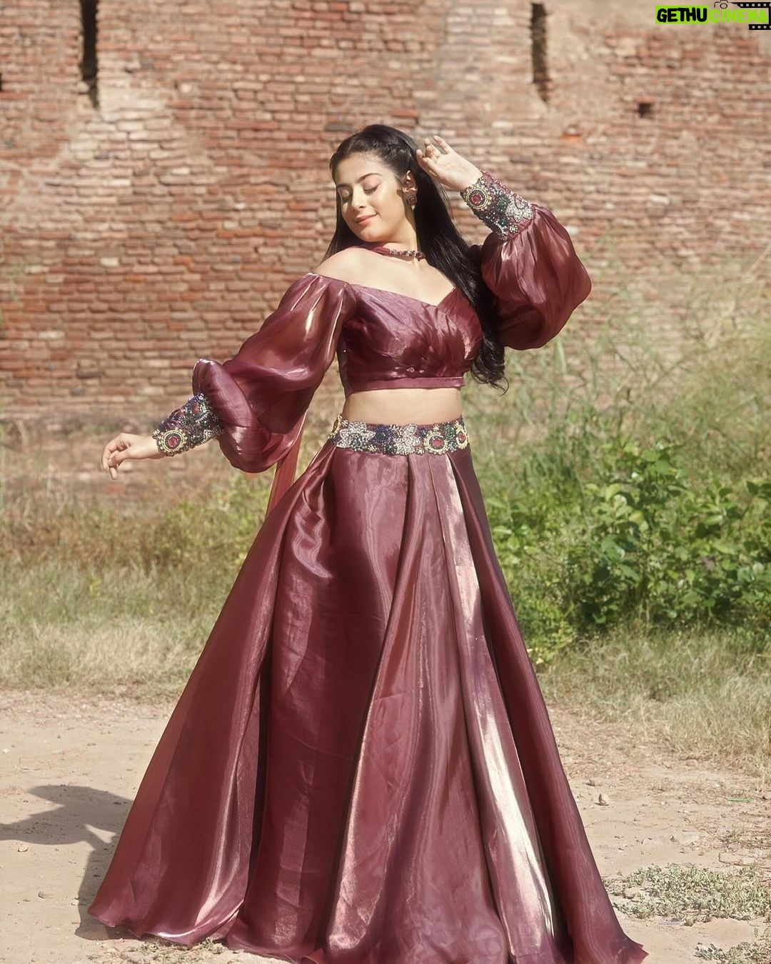 Isha Malviya Instagram - If I have to, I can do anything, I am strong, I am invincible. 💜 #teamishamalviya Shot by: @deepikasdeepclicks Makeup: @tamannaaaa_artistry Hair: @shabana_sheikh_11 Outfit: @aliyanabymeenabazaar Jewels: @the_kizals Team: @insyncdigitals @colorstv @officialjiocinema #biggboss17 #bb17 #colorstv #jiocinema #endemolshine #ishamalviya