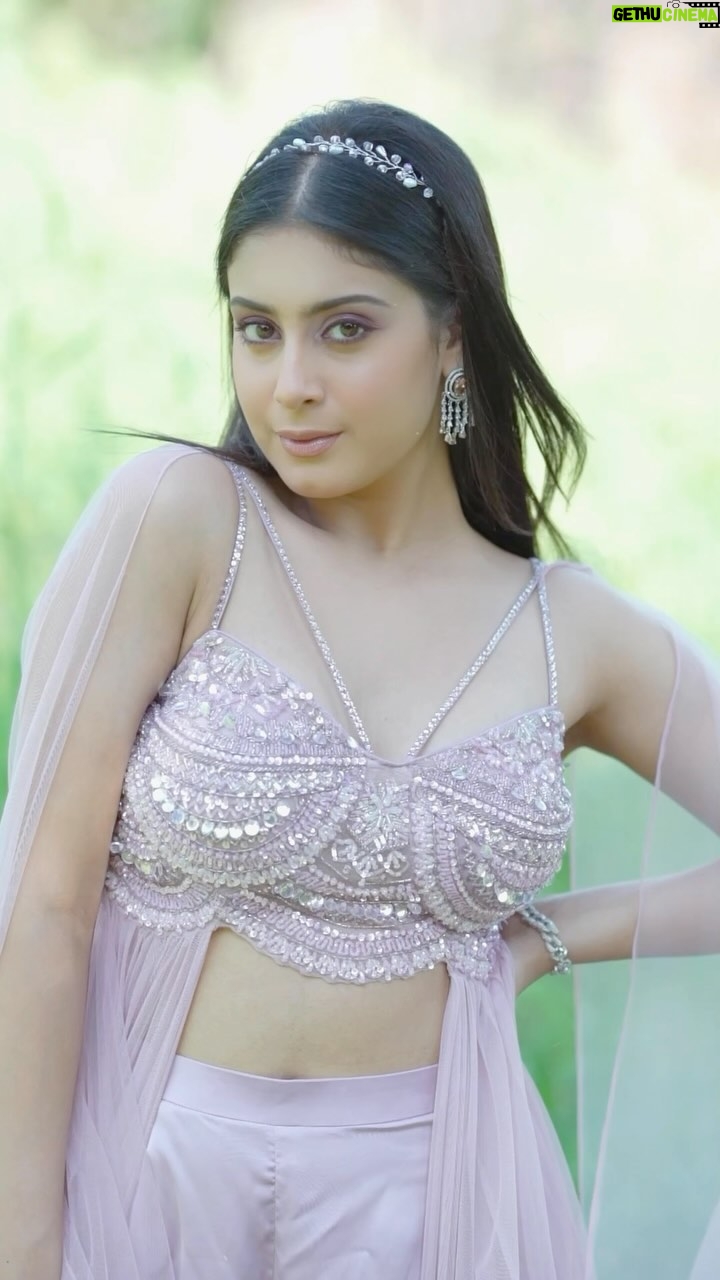 Isha Malviya Instagram - To all the isha fans- ek dil hai, ek jaan hai, dono tujhpe kurbaan hai! 💕 Keep supporting and loving. #teamishamalviya ❤️ Shot by: @deepikasdeepclicks Makeup: @tamannaaaa_artistry Hair: @shabana_sheikh_11 Outfit: @aliyanabymeenabazaar Jewels: @the_kizals Footwear: @footfuel_ x @stylingcityy Team: @insyncdigitals @colorstv @officialjiocinema #biggboss17 #bb17 #colorstv #jiocinema #endemolshine #ishamalviya
