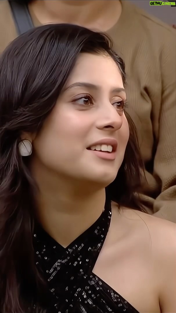 Isha Malviya Instagram - Power house #IshaMalviya, kya apka bhi dil phisal phisal gya? π€ How are you liking her game? Let us know in the comments below ππ» #teamishamalviya Earrings: @alittleextra.co.in Bow: @handmadebyaroosa_ Styled by: @khwaish_mehta @isshhhbykhwaish Video edited by: @ashmaneditors @colorstv @officialjiocinema #biggboss17 #bb17 #colorstv #jiocinema #endemolshine