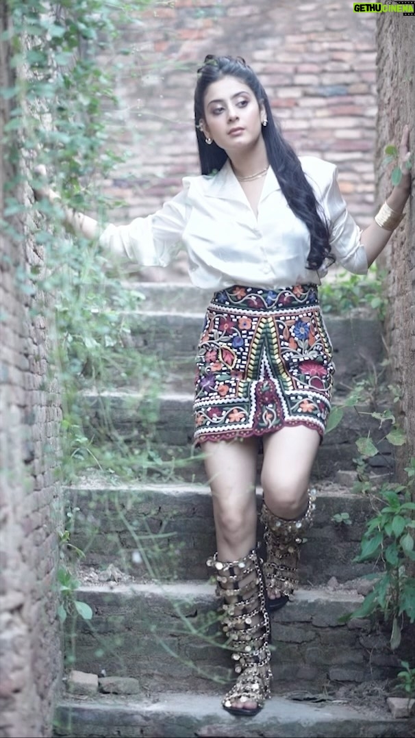 Isha Malviya - 337.1K Likes - Humse Door Jaoge Kaise,
Dil Se Hum Mein Bhulaoge Kaise ..
Hum Woh Khushboo Hai Joh Saason Mein Bastein Hai,
Khud Ki Saason Ko Rok Paoge Kaise ā¤ļø
#teamishamalviya
Shot by: @deepikasdeepclicks
Edited by: @ashmaneditors
Footwear: @footfuel_ x @stylingcityy
Styled by: @khwaish_mehta @isshhhbykhwaish
Makeup: @tamannaaaa_artistry
Hair: @shabana_sheikh_11
Team: @insyncdigitals
#biggboss17 #bb17 #colorstv #jiocinema #endemolshine #ishamalviya #trending #trendingaudio #trendingreels #trendingnow