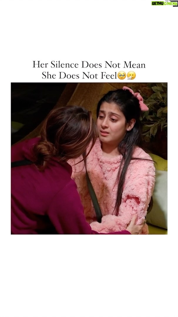 Isha Malviya - 264.5K Likes - Just because Isha kabhi ro rokar express nahi karti.. she wants to make the most of this show.. this experience.. that does not mean she doesnāt get hurt. Hurt hota hai.. bohot hota hai!
#teamishamalviya
Edited by @ashmaneditors
Nightwear: @juneberry__official
Blazer: @shop.sarvangikohli @divyamutrejalabel
Bow: @scrunchiesclosetbysu
Styled by: @khwaish_mehta @isshhhbykhwaish
@colorstv @officialjiocinema
#biggboss17 #bb17 #colorstv #jiocinema #endemolshine
