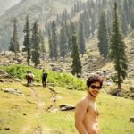 Ishaan Khattar Instagram - Damn near died doing this trek 💀 13+ hours of sketchy climbing and hiking to and fro. But good things don’t come easy as life reiterates every so often! जन्नत-ए-कश्मीर 🏔️ Tulian Lake, 16.09.23