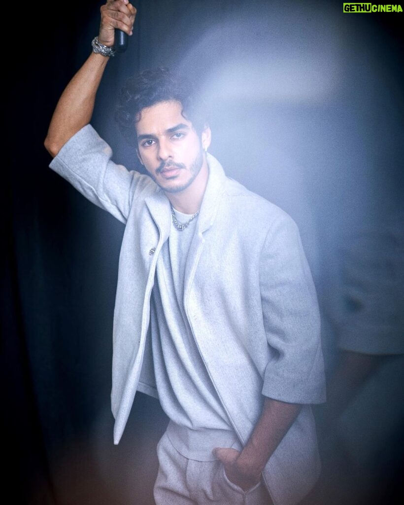 Ishaan Khattar Instagram - Thank you @lokmat for the title of the most stylish youth icon 🗡️ Outfit : @zegnaofficial Jewellery : @dripproject.co Styled by: @eshaamiin1 📸 @mandar_studio