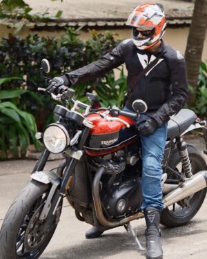 Ishaan Khattar Instagram - Sunday ride ✅