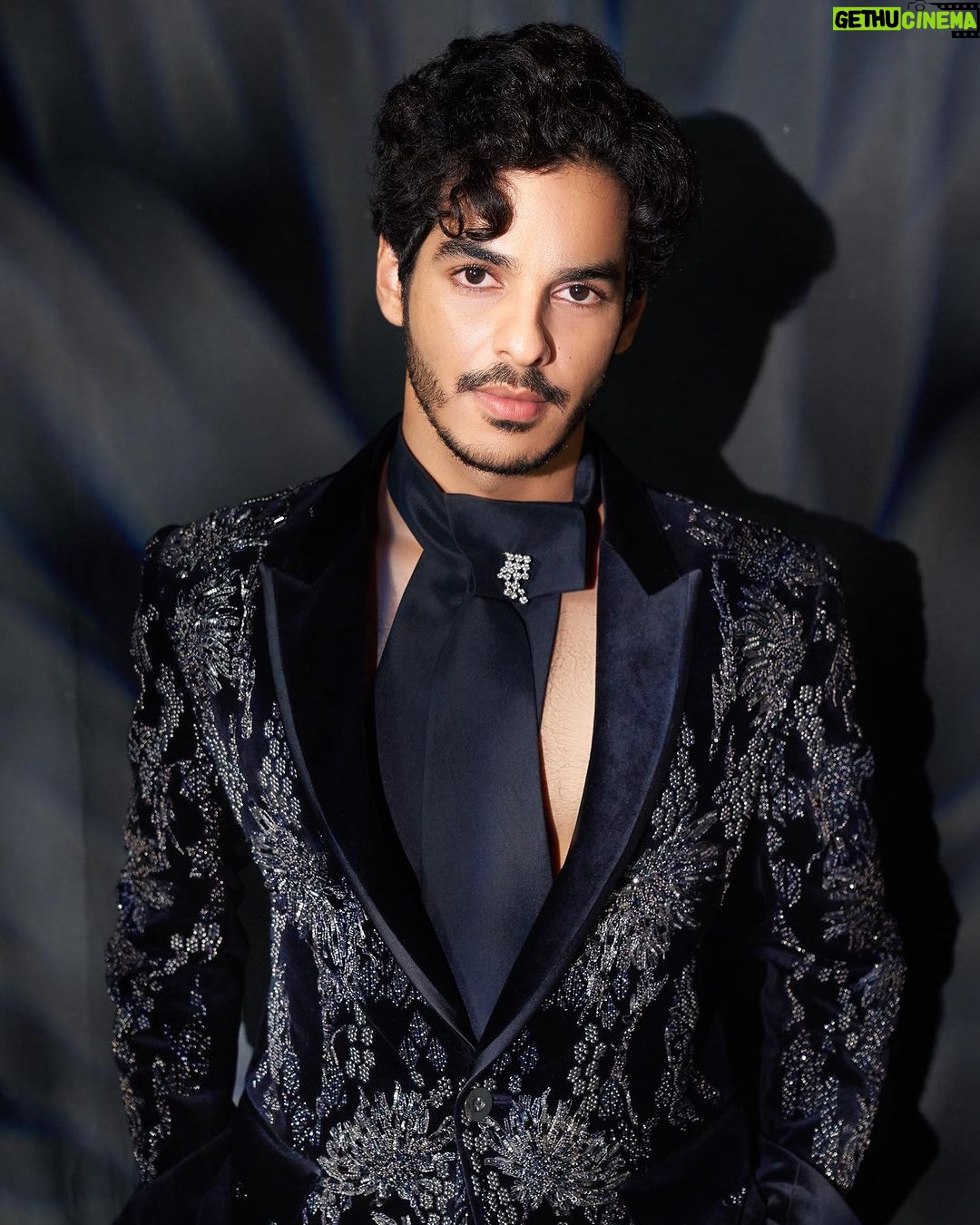 Ishaan Khattar Instagram - Pleasure walking for @rohitgandhirahulkhanna @fdciofficial with the lovely @sobhitad