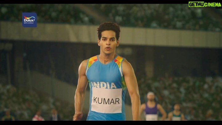 Ishaan Khattar Instagram - Homes face a lot of harsh weather conditions but the ones that overpower it and retain the beauty of a home are the real champions. Like Dulux Weathershield Powerflexx - Ghar ka Champion 🏡 #AkzoNobel #Dulux #Weathershield #Powerflexx #GharKaChampion