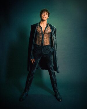 Ishaan Khattar Instagram - Does this make me Slytherin? 

@pashamalwani @ojasrajani @nalsferns @pat_patrick001 @_psudo_ @aishwaryan93 @rohitgandhirahulkhanna @misho_designs @heelandbucklelondon