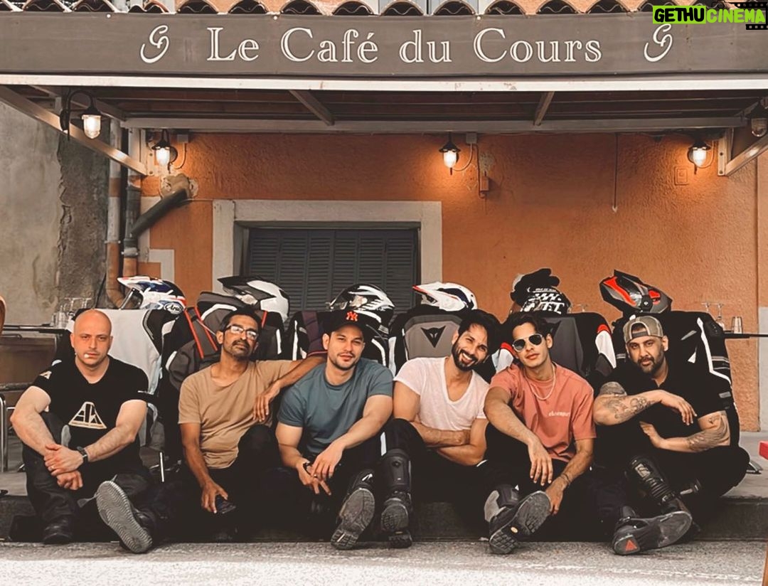 Ishaan Khattar Instagram - Rider aesthetic 🤙🏼