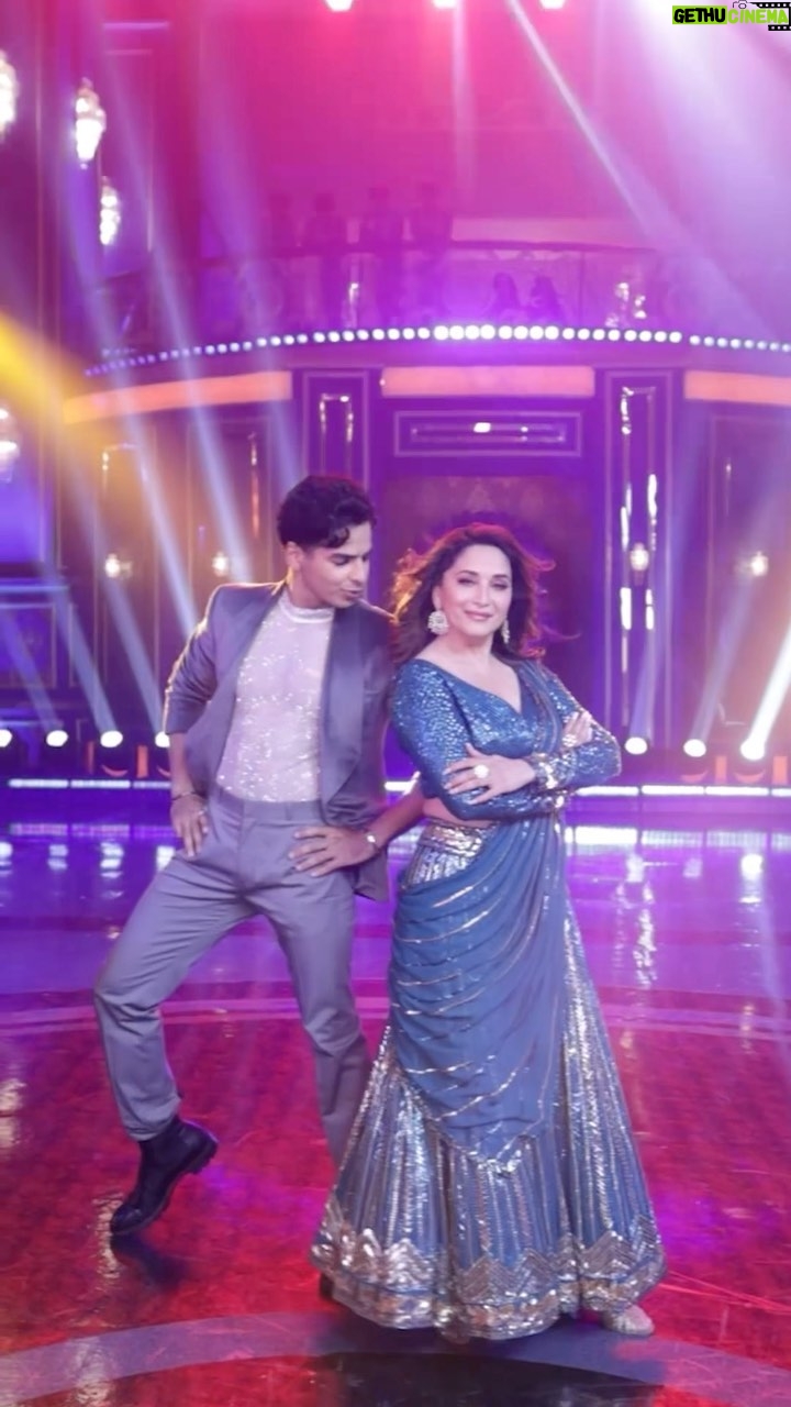 Ishaan Khattar Instagram - Always up for a groove on Ghaghra! Thank you, Ishaan! It was too much fun dancing with you 💃🏼 #Ghaghra #WednesdayVibes #BollywoodSong #DanceVideo #ReelKaroFeelKaro