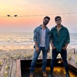 Ishaan Khattar Instagram – Bade miyan chotte miyan >>>>>>>
 
Love you @shahidkapoor ♾ keep conquering 👑