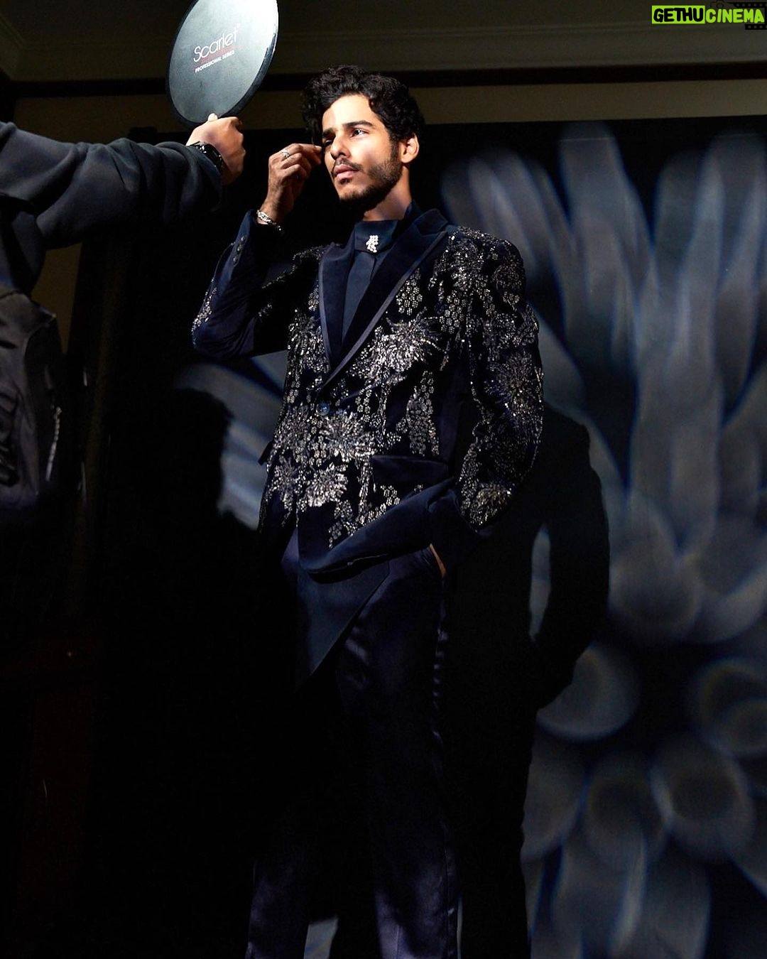 Ishaan Khattar Instagram - Pleasure walking for @rohitgandhirahulkhanna @fdciofficial with the lovely @sobhitad