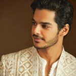 Ishaan Khattar Instagram - Happy Diwali 🪔🙏🏼✨