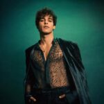 Ishaan Khattar Instagram - Does this make me Slytherin? @pashamalwani @ojasrajani @nalsferns @pat_patrick001 @_psudo_ @aishwaryan93 @rohitgandhirahulkhanna @misho_designs @heelandbucklelondon