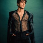 Ishaan Khattar Instagram - Does this make me Slytherin? @pashamalwani @ojasrajani @nalsferns @pat_patrick001 @_psudo_ @aishwaryan93 @rohitgandhirahulkhanna @misho_designs @heelandbucklelondon