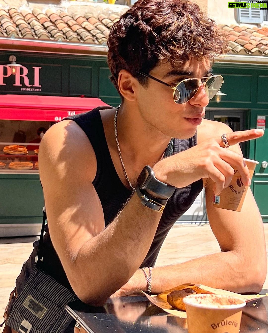 Ishaan Khattar Instagram - J'aime le café Aix-en-Provence, France