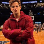 Ishaan Khattar Instagram – What a joyyyyy to be hosted for the NBA playoffs at Brooklyn’s homecourt!! 

WHAT a THRILLING game 😅 great effort by the @brooklynnets and a glorious sweep by the @celtics 🙌🏼🔥

@nba @nbaindia @nbastyle_in #ballislife 💥💥💥 Barclays Center