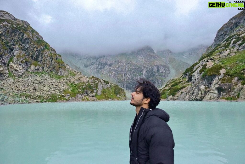 Ishaan Khattar Instagram - Damn near died doing this trek 💀 13+ hours of sketchy climbing and hiking to and fro. But good things don’t come easy as life reiterates every so often! जन्नत-ए-कश्मीर 🏔️ Tulian Lake, 16.09.23