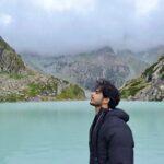 Ishaan Khattar Instagram - Damn near died doing this trek 💀 13+ hours of sketchy climbing and hiking to and fro. But good things don’t come easy as life reiterates every so often! जन्नत-ए-कश्मीर 🏔️ Tulian Lake, 16.09.23