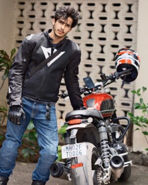 Ishaan Khattar Instagram - Sunday ride ✅