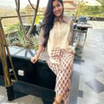 Ishita Dutta Instagram – Vibing with the city 
#udaipurlove 

Wearing @shraddharambhia_official 
@viralmantra