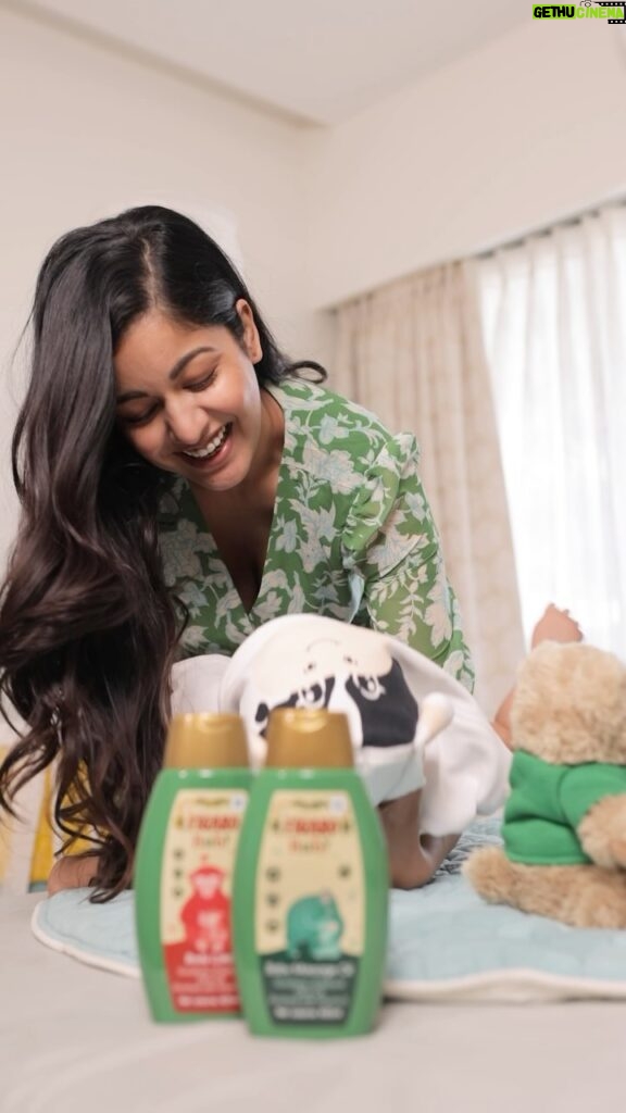 Ishita Dutta Instagram - Vaayu loves his massage session, and I am super happy to recently come across @figarobaby_india range. His skincare routine starts with new Figaro baby massage oil which has Goodness of Olive Oil and Enriched with Vitamin E. And post bath to keep his moisture seal, I use Figaro Baby Body Lotion has natural formulation and Dermatologically Tested. Figaro baby is available on Amazon, Firstcry, Apollo, Blinkit and Bigbasket. Grab your pack now! #figarobaby #newborn #skincare #babycare #babylotion #newmom #babymassageoil #momlife #ishitadutta