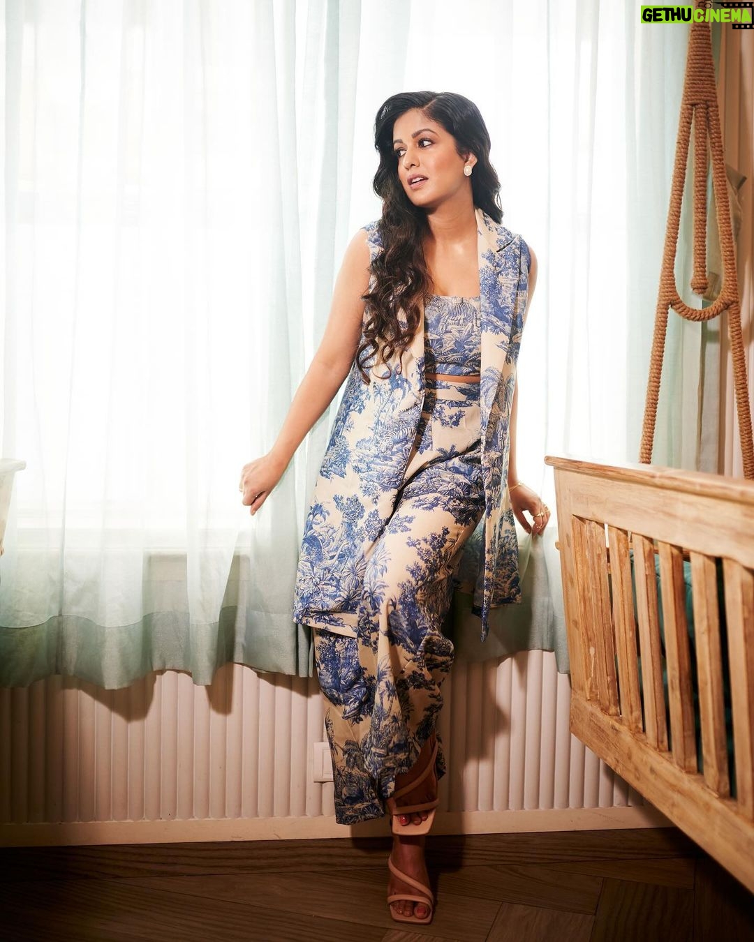 Ishita Dutta Instagram - Styled by: @styleitupbyaashna Shot by: @mirajverma_photography Outfit: @uptownie101 Jewellery: @nishka.closet_ Hair & Makeup by: @makeoverbysejalthakkar @celebsmakeupbysejal Location: @blabberallday #newyear #glitter #ishitadutta #styleitupbyaashna #2024