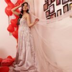 Ishita Dutta Instagram - Gift toh accha nahi mila but was definitely looking nice for valentines 😝 @vatsalsheth am still waiting it’s still valentine month so hurry up. Wearing @_bayaofficial_ @viralmantra Shot by @vaishnavcreation
