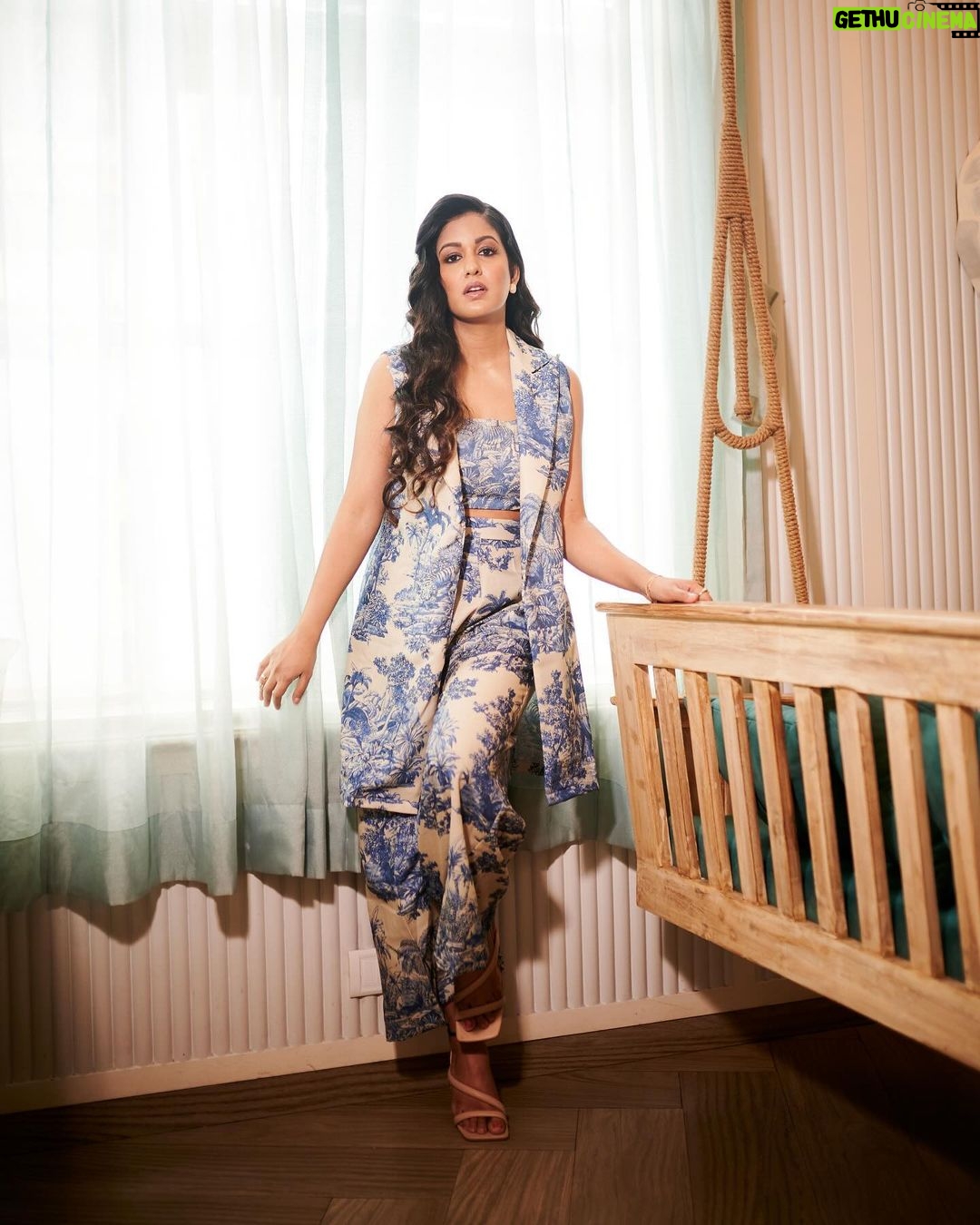 Ishita Dutta Instagram - Styled by: @styleitupbyaashna Shot by: @mirajverma_photography Outfit: @uptownie101 Jewellery: @nishka.closet_ Hair & Makeup by: @makeoverbysejalthakkar @celebsmakeupbysejal Location: @blabberallday #newyear #glitter #ishitadutta #styleitupbyaashna #2024