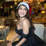 Ishita Raj Sharma Instagram – Double the jolly trees, 
Double the jolly Christmas 
Merry merry 🎶🌲💝🍩🎅🏻🎀🎉🎊😃 Verde Beach Dubai