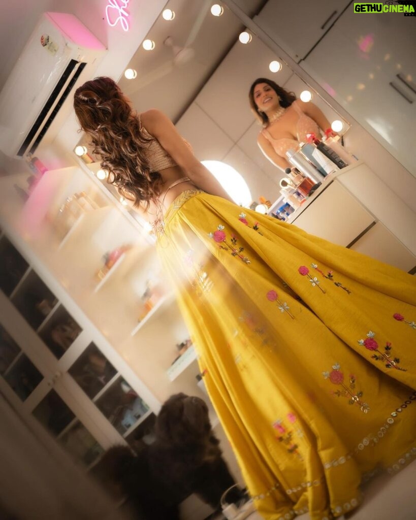 Ishita Raj Sharma Instagram - Playing dress-up! 🌝 Clearly doing my own hair and makeup🙋🏻‍♀🤷🏻‍♀