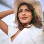 Ishita Raj Sharma Instagram - 🕊️ . . @horilhumad Cruise Marina Dubai