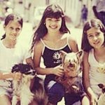 Isis Valverde Instagram - Tenho muito orgulho das mulheres que me criaram. Cresci num ninho de fortalezas femininas. Essa força sempre iluminou a minha vida e as minhas escolhas. Quantas mãos já me foram dadas, palavras já me foram direcionadas e abraços já me foram embalados. Quantas luzes já encontrei pelo caminho, que me incentivam, me instruem, me somam e me fortalecem. Que o mundo possa ser um lugar cada vez mais livre e mais seguro para todas as mulheres. Como mãe de menino, minha missão é criar um homem consciente, parceiro, aliado e amigo, para que ele também contribua para um mundo melhor. Feliz dia das mulheres para todas as nós.