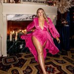 Iskra Lawrence Instagram - barbie gworl for life💖 📸 by @lanezphoto wearing @bronxandbanco 💕 . . . #midsizefashion #bronxandbanco #midsizemodel #springfashion #FW24 #NYFW #newyorkfashion #highendfashion #mommodel #workingmom #midsizeformaldress #pinkaesthetic #barbie #barbiestyle #barbiecore #springstyle #styleinspo Texas