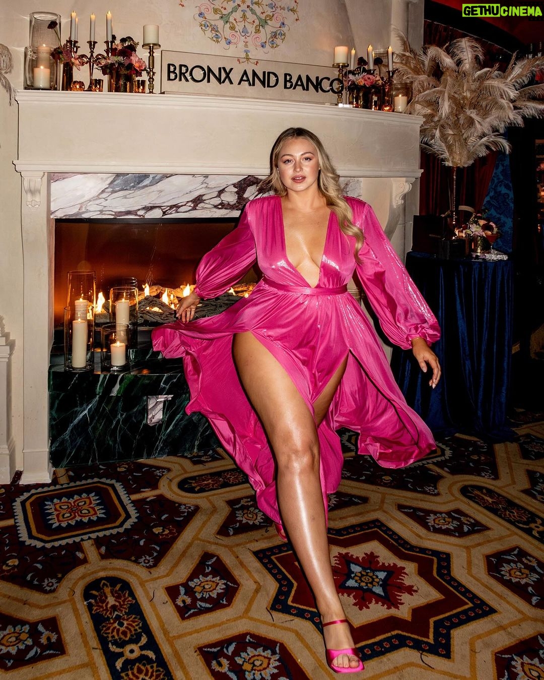 Iskra Lawrence Instagram - barbie gworl for life💖 📸 by @lanezphoto wearing @bronxandbanco 💕 . . . #midsizefashion #bronxandbanco #midsizemodel #springfashion #FW24 #NYFW #newyorkfashion #highendfashion #mommodel #workingmom #midsizeformaldress #pinkaesthetic #barbie #barbiestyle #barbiecore #springstyle #styleinspo Texas