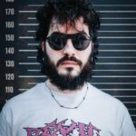 Ismael Prego Instagram - Lo lograron, lo consiguieron. Me detuvieron… de usar las mismas gafas que llevo utilizando todos estos años. Muchas gracias a las autoridades de @lool_eyewear por ayudarme con mi objetivo de conseguir toda la estética de un cereal killer de esos de documental de Netflix. #lool #looleyewear