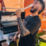 Ismael Prego Instagram - FINALIZADO! Ganadora: @graciamontero Habemus nueva Barbacoa! Sabéis que como buen señor mayor que apenas sale de su casa uno de mis planes favoritos es invitar a colegas para cocinarles una buena parrillada y echar unos jueguitos de mesa. Pues bien. La gente de @weberespana sabe bien esto y me ha mandado la nueva barbacoa de gas inteligente GENESIS SX-435. Ahora vosotros podéis conseguir una también en este post ya que os traigo un sorteo entre todos los que hagáis lo siguiente: 1. Seguir la cuenta de Instagram de @weberespana y @wismichu. 2. Comentar esta publicación del sorteo mencionando a un mínimo de dos amigos en un comentario. #weberespana #weber #grill #bbq #sorteo