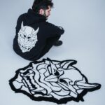 Ismael Prego Instagram – HANNYA

En torno a este ser existen diversos mitos, gran parte de ellos tratan sobre mujeres despechadas y obsesionadas con clérigos, que debido a sus votos no pueden tener deseo alguno hacia ellas. Dicha obsesión, junto a la rabia y la ira, las convierte en un demonio.

Ya a la venta en WWW.ONICLOTHING.COM